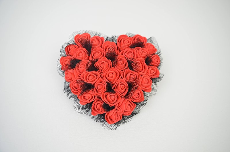 SALE Fascinator Headpiece Heart Shape Red Roses Cocktail Gothic Valentines - 髮夾/髮飾 - 其他材質 紅色