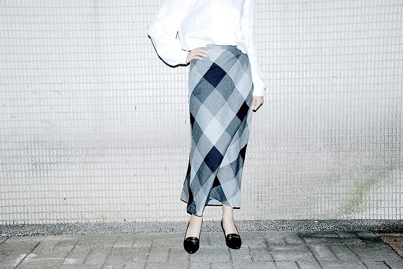 {::: Giraffe giraffe people :::} _ vintage black and gray plaid skirt bust - Skirts - Polyester Transparent