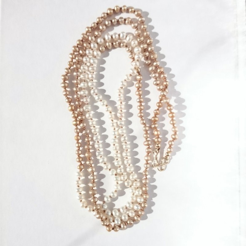 【Mrs.changpeipei】White × Beige bi-color pearl all knot necklace - Necklaces - Gemstone White