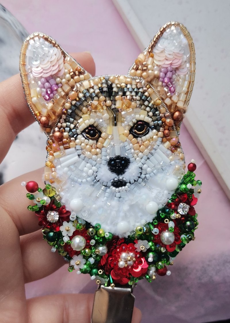 Corgi dog pet portrait brooch, corgi jewelry brooch, corgi lover gift, dog show - เข็มกลัด - แก้ว หลากหลายสี