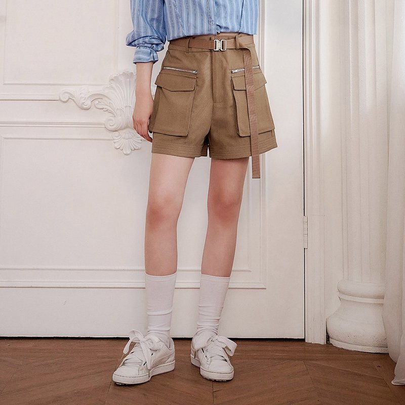 OUWEY Ouwei work style pocket style shorts (Khaki) 3243246006 - กางเกงขาสั้น - เส้นใยสังเคราะห์ สีกากี