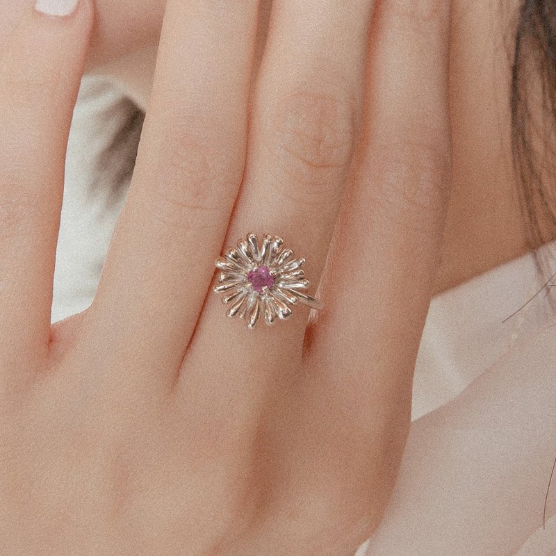 Daisy Ring 雛菊花 粉色藍寶石 純銀戒指  生日 禮物 送禮推薦 - 戒指 - 純銀 銀色