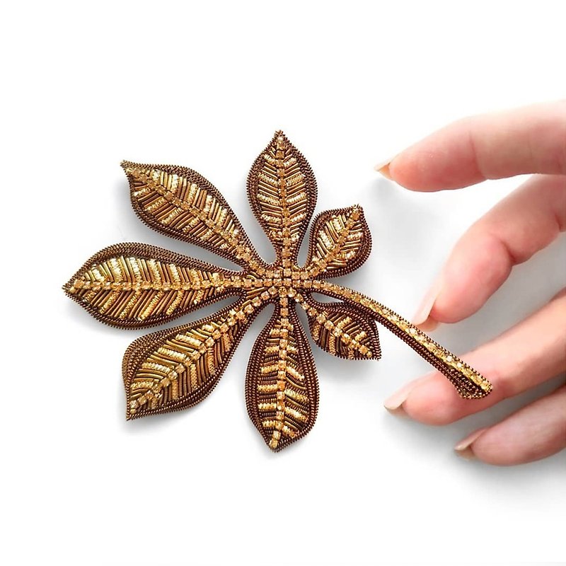 栗の葉のブローチ刺繡、リーフピン - ブローチ - その他の素材 