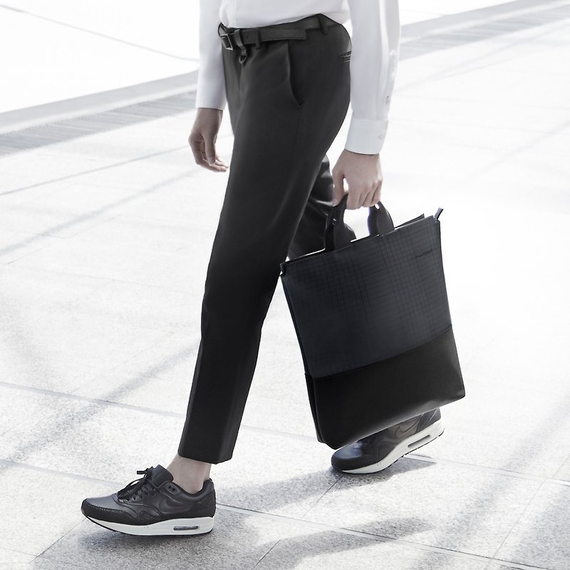 กระเป๋าถือ HAN Bag #CUTTING MAT #BLACK ONYX - กระเป๋าถือ - ยาง สีดำ