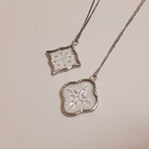 Begonia Flower - Hand-Inlaid Pressed Flower Glass Necklace