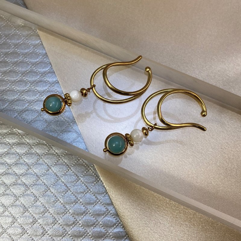 Source of inspiration - Amazon Stone white shell ear cuff earrings - divided into left and right sides - Earrings & Clip-ons - Gemstone Green