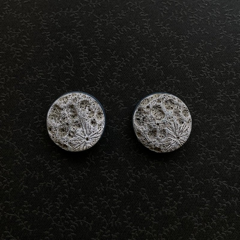 貼耳月球月亮軟陶耳環-moon polymer clay earrings - 耳環/耳夾/耳骨夾 - 陶 黑色