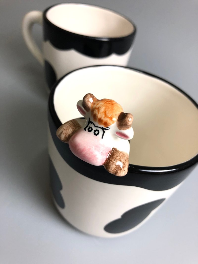 臺灣製造 手工彩繪款 乳牛造型杯 杯緣小物設計 - 杯子 - 瓷 黑色