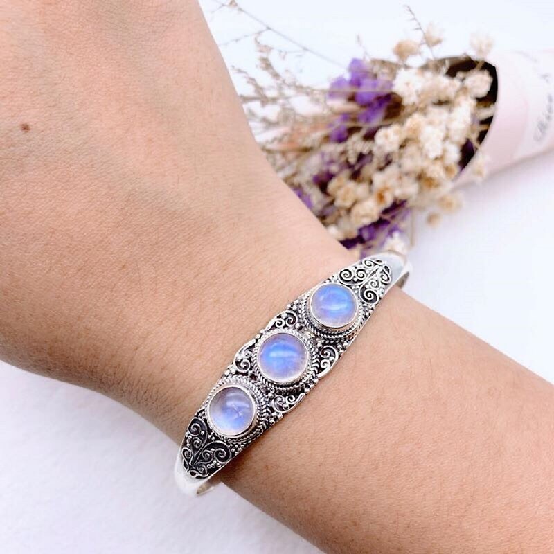 Moonstone 925 sterling silver elegant exotic design bracelet Nepal handmade silverware - Bracelets - Gemstone Silver