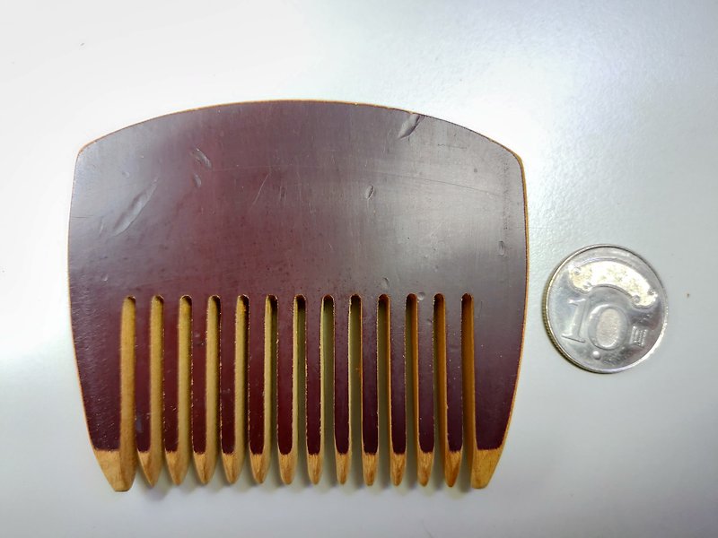 【Taiwan Xiao Nan】Original Lacquer Small Wooden Comb (G) - เครื่องประดับผม - ไม้ 