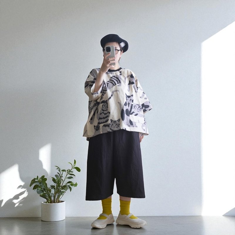 原色底大貓寬版T - 女上衣/長袖上衣 - 棉．麻 白色