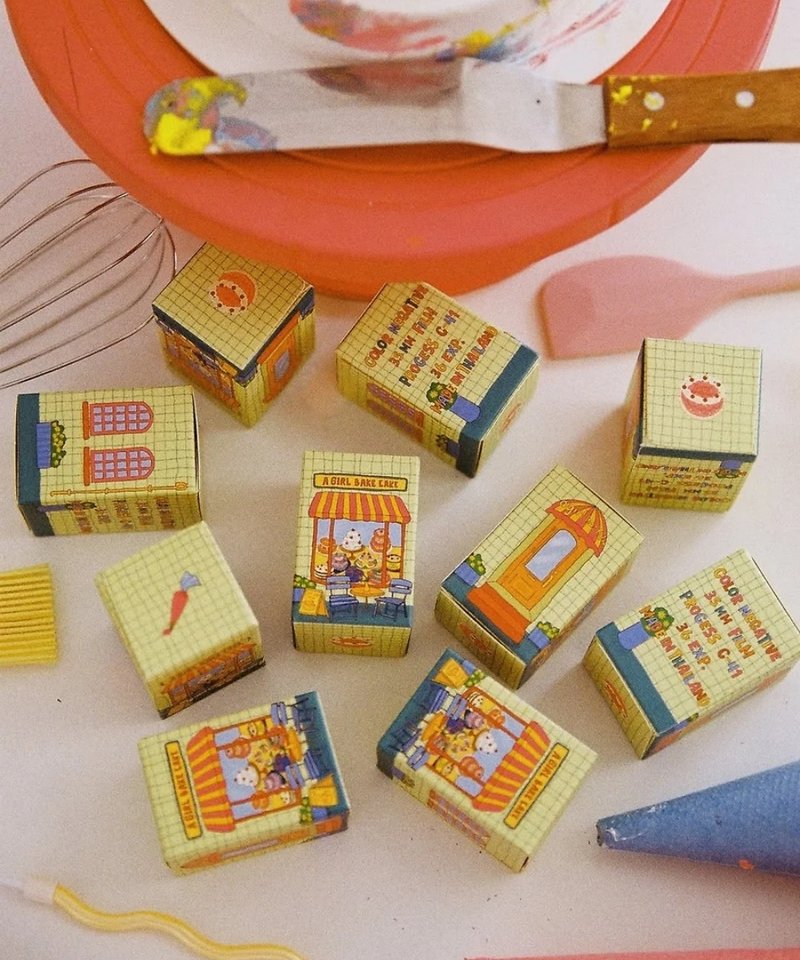 【A Girl Has Film】A GIRL BAKE CAKE 36張 特效彩色負片菲林 - 相機/拍立得/底片相機 - 塑膠 