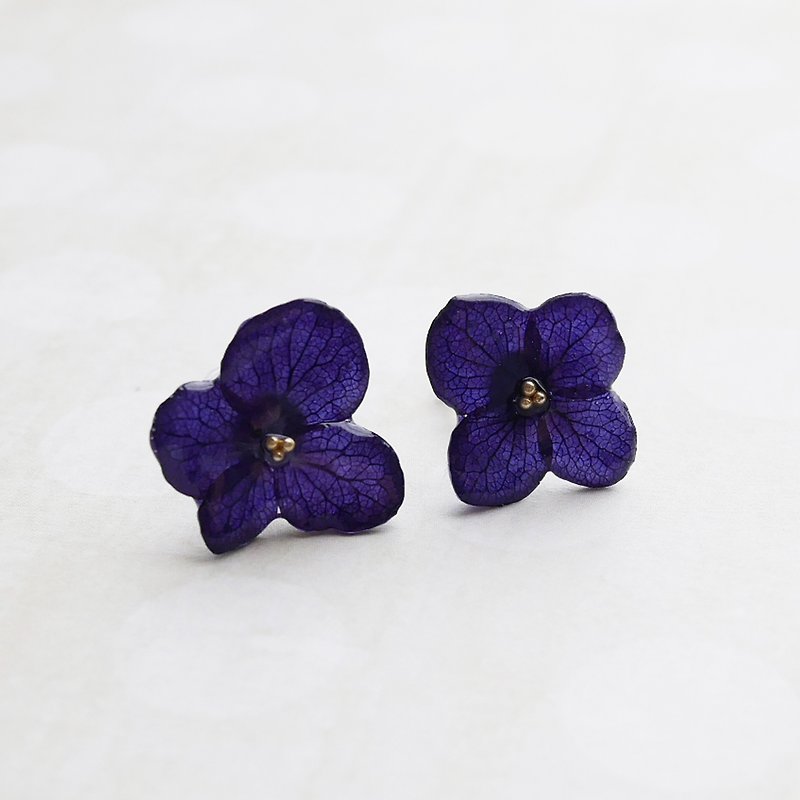Real hydrangea flower earrings - ต่างหู - เรซิน สีน้ำเงิน