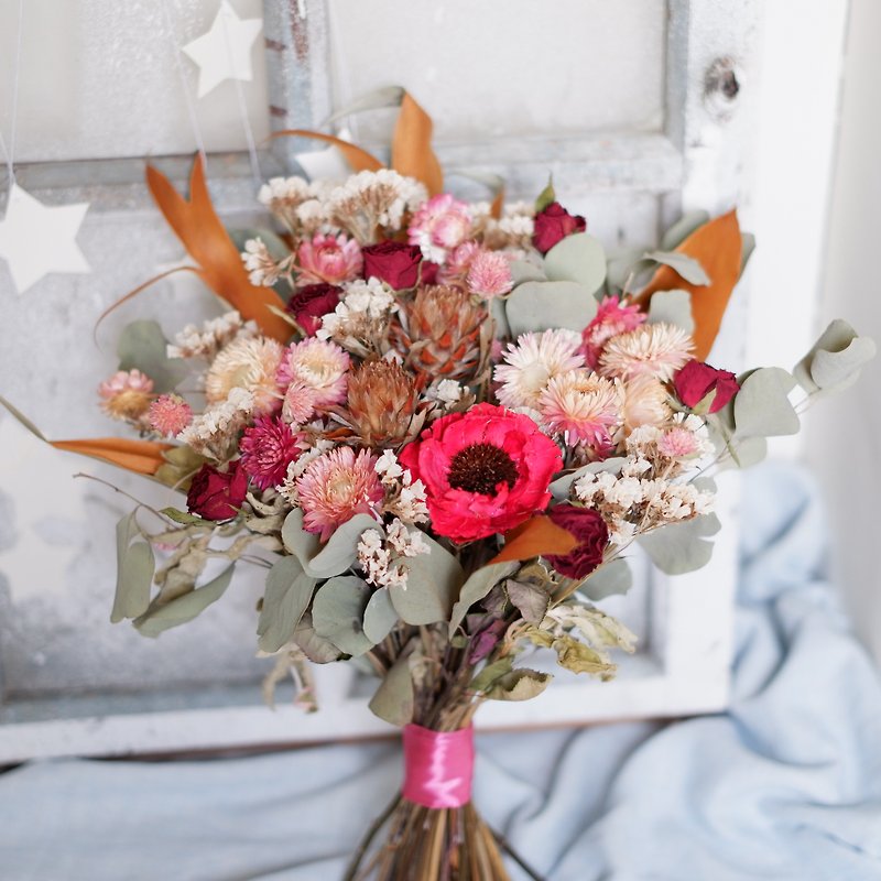 継続する|ヨーロッパやアメリカのカントリースタイルのブライダル結婚式の写真屋外の写真の結婚式のスタイルのウェディングブーケストックフォト妊婦の花を保持するパーソナライズされたドライフラワーのピーチピンクのラインの花束 - 置物 - 寄せ植え・花 ピンク