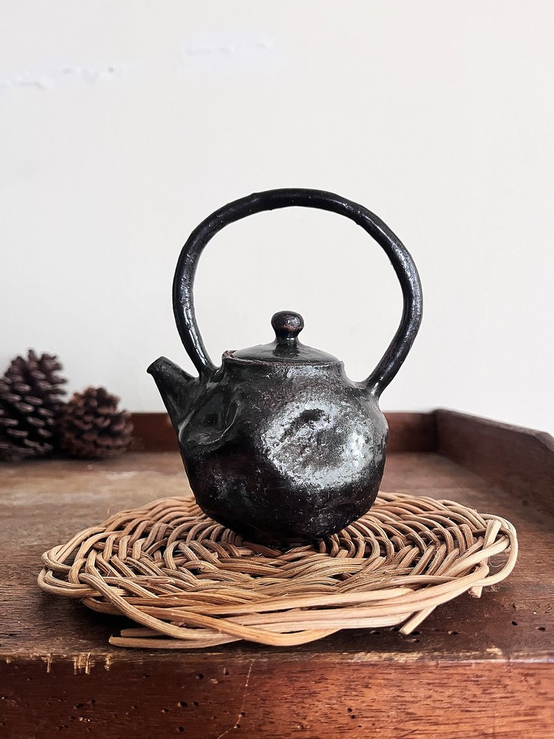 凹凸 提樑壺  貳一零 | 陶茶具 - 茶壺/茶杯/茶具 - 陶 黑色