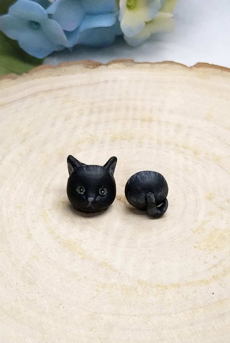 Handmade Black Cat Stud Earrings - ต่างหู - ดินเหนียว สีเทา