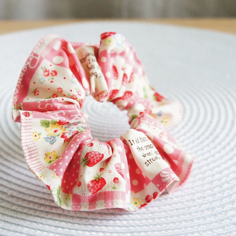 Lovely [Japanese cloth] Strawberry square crisp hair tress, large intestine ring, doughnut [optional color] - เครื่องประดับผม - ผ้าฝ้าย/ผ้าลินิน หลากหลายสี