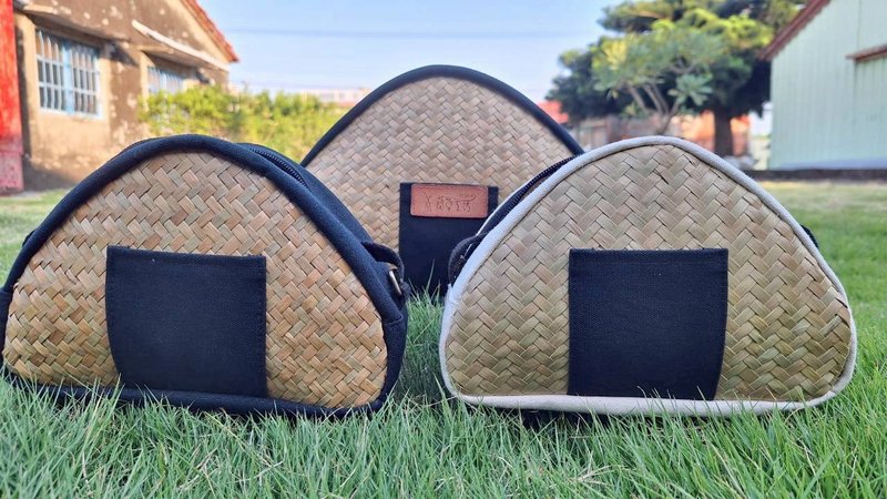 Woven Rush Mini Onigiri Bag - Messenger Bags & Sling Bags - Plants & Flowers White