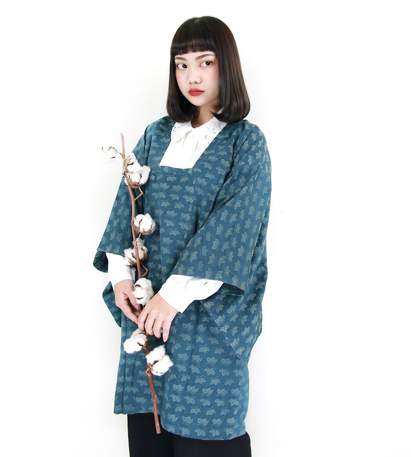 Back to Green::日本帶回 孔雀綠 滿版葉子  vintage kimono (KBI-60) - 女大衣/外套 - 絲．絹 