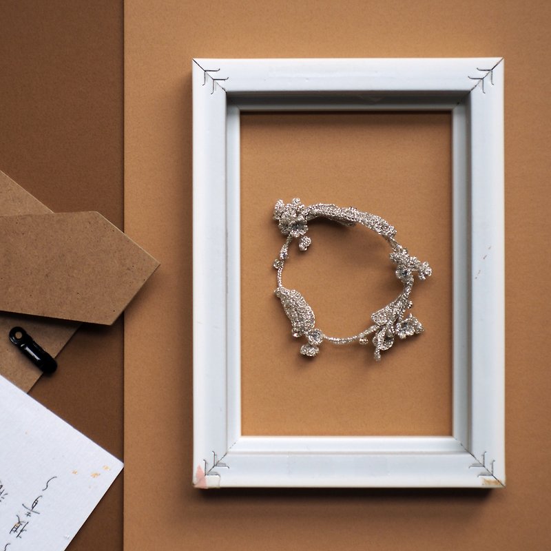 Lace woven mule flower (osmanthus) bracelet handmade jewelry jewelry wedding jewelry - สร้อยข้อมือ - งานปัก สีเงิน