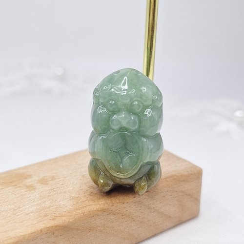 緣圓翡翠 溫潤雙彩色手工雕刻吞金獸吊墜 |天然緬甸玉A貨翡翠