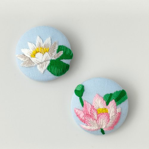 蓮の花刺繍ブローチ - ショップ かなちゃん手刺繍工房 編み物/刺繍/羊毛フェルト/裁縫 - Pinkoi