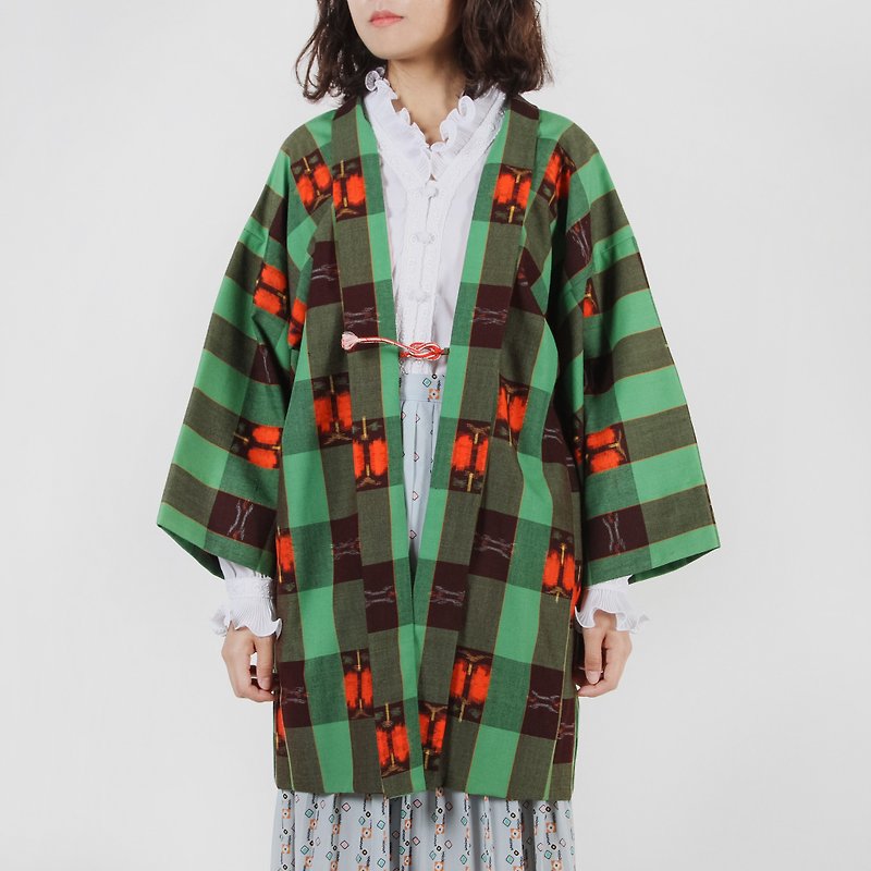 [Egg plant ancient] green grid and flower ancient kimono feather weaving - เสื้อแจ็คเก็ต - เส้นใยสังเคราะห์ สีเขียว