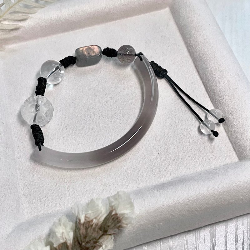 Gray moonlight + silver hair crystal + white crystal flower + gray agate hand- kumihimo half bracelet natural mineral water - สร้อยข้อมือ - คริสตัล 