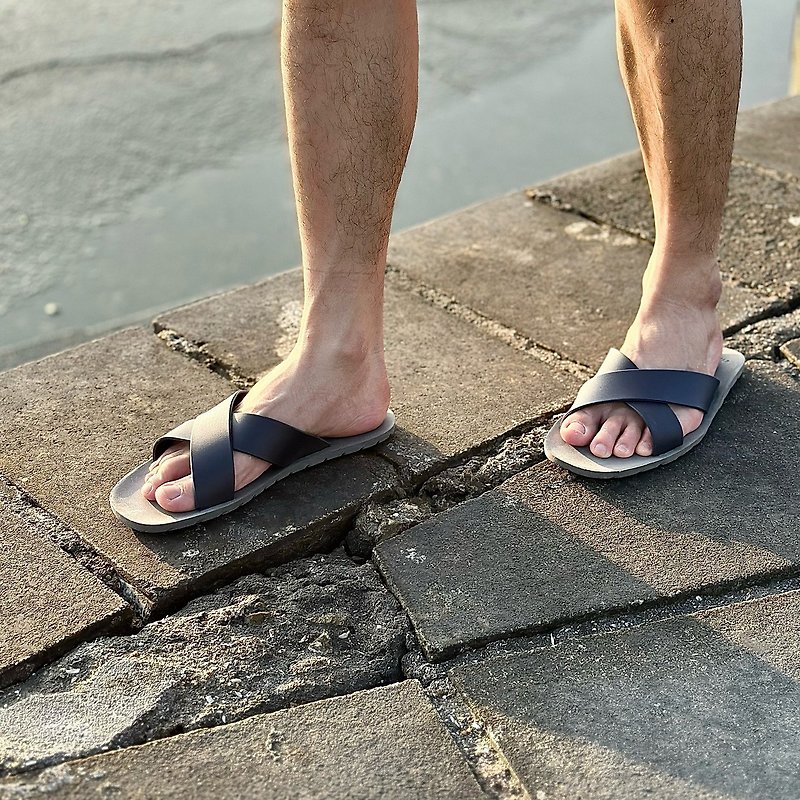 PLASTIC SLIPPER CROSS GREYxBLUE - รองเท้าแตะ - ยาง สีเทา