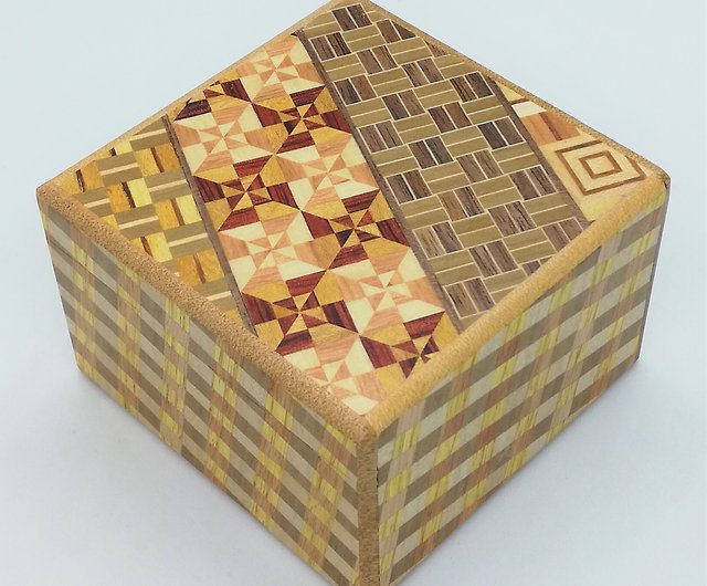 １２回仕掛け 正方形秘密箱 寄木 からくり箱 パズル箱 箱根寄木細工 