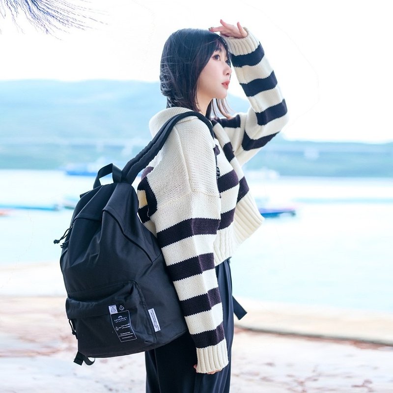 【DOUGHNUT】15吋 防潑水 後背包 經典大學包 水壺格 減壓-黑 RE - 後背包/背包/書包 - 環保材質 黑色