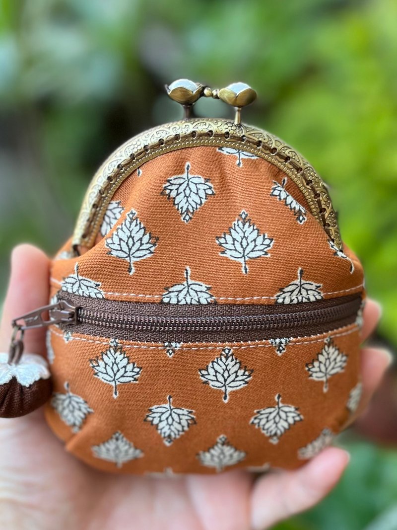 Little Dudu Bead Flower Kiss Lock Bag-Nuan Nuan Retro Little Palm - กระเป๋าใส่เหรียญ - ผ้าฝ้าย/ผ้าลินิน 