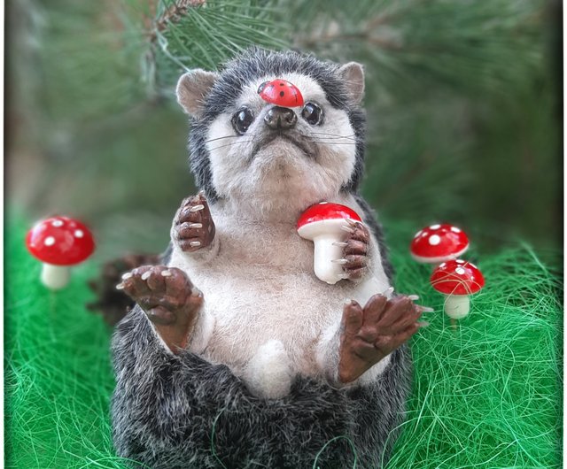 海外作家様　ハンドメイド　ぬいぐるみ　ハリネズミ　赤リボンハートチャーム 海外作家様 ハンドメイド ぬいぐるみ ハリネズミ 赤リボンハート