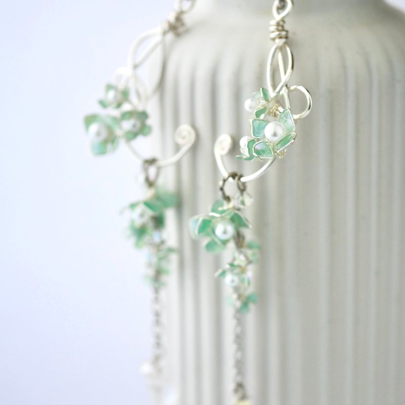 hydrangea 【tears】earrings - Earrings & Clip-ons - Other Materials Green