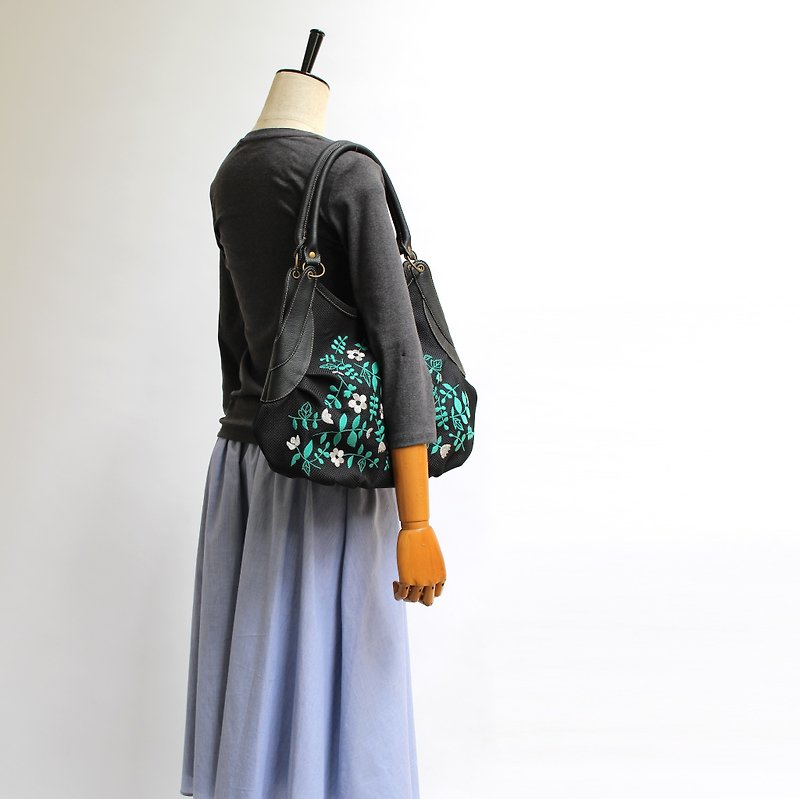 Flower embroidery · Granny bag - Messenger Bags & Sling Bags - Polyester Black