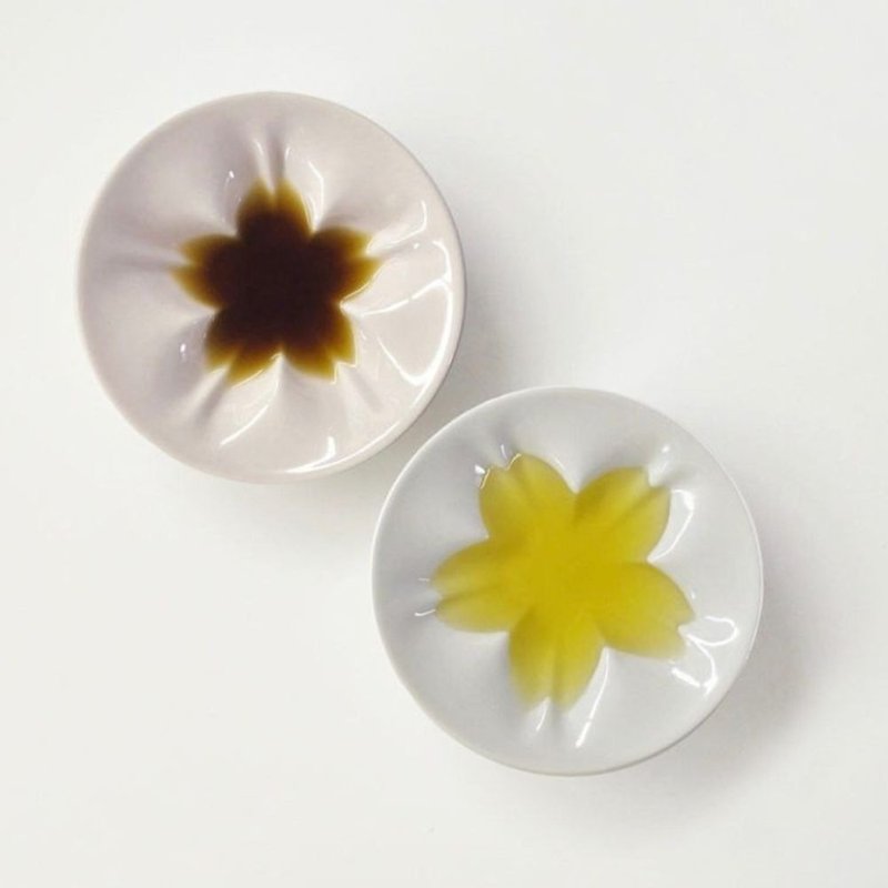 [Out of print, 34% off] Hiracle series cherry blossom sauce dish white & powder/Kutaniyaki/2-piece set - จานเล็ก - เครื่องลายคราม ขาว