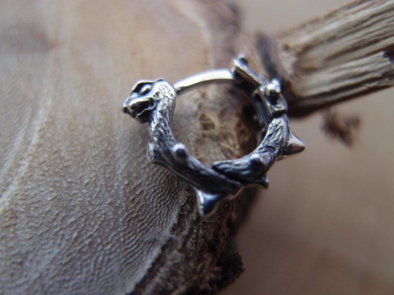 Griffin Sterling Silver Hoop Earring 0.4 inch handcrated in Ukraine - 耳環/耳夾/耳骨夾 - 純銀 銀色