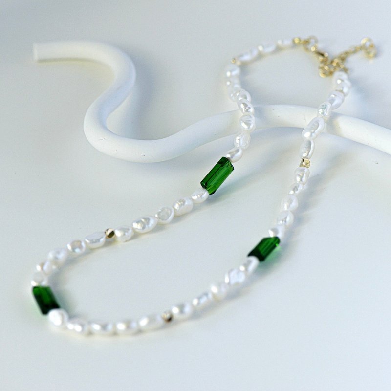 Elegant glass pearl necklace - สร้อยคอ - ไข่มุก สีเขียว