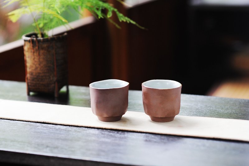 Double-hung Shuang Hong Living: think. Enjoy no.3 │ celadon pottery of the cup - ถ้วย - ดินเผา สีนำ้ตาล