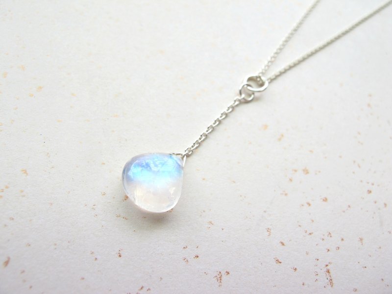 onion-bulb Hand made Natural Stone Series - "Necklace Series - Blue Moon Water" - Moonlight Stone ┌925 Silver - สร้อยคอ - เครื่องเพชรพลอย ขาว