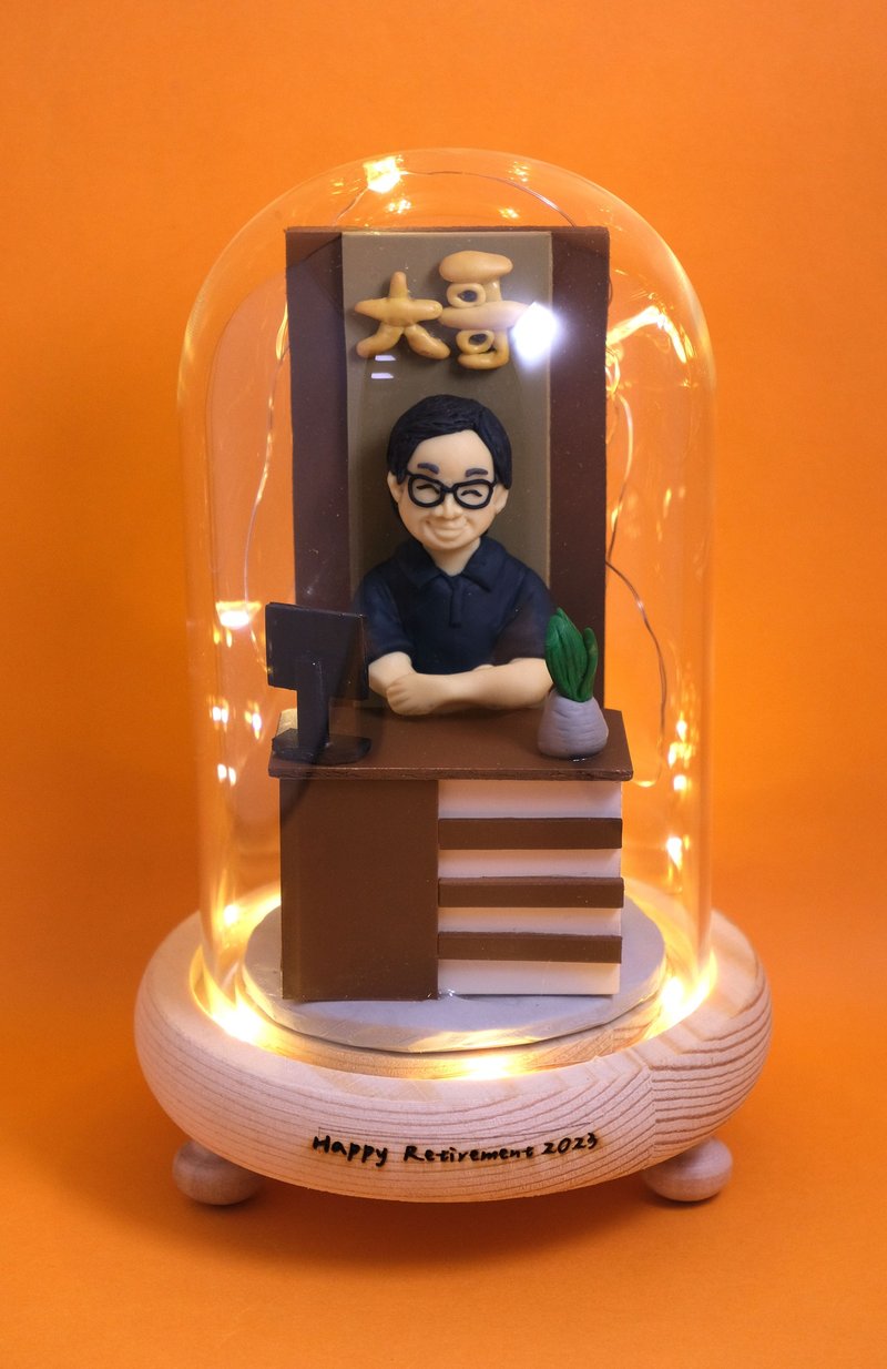 A small gift to commemorate your retirement, with a custom name. Customized character styling for photos (office styling) is provided. - Items for Display - Clay 