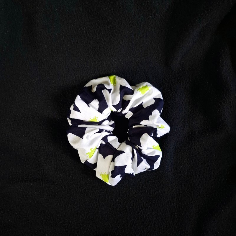 Handmade scrunchy: white flowers pattern on the Blue background. - Hair Accessories - Cotton & Hemp 