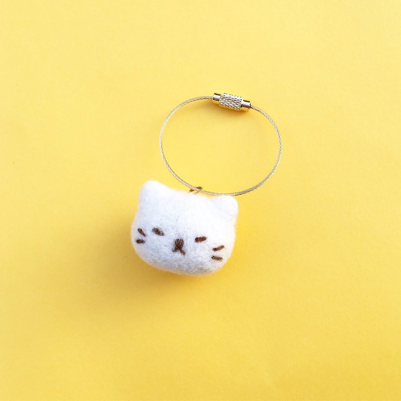 羊毛氈 貓咪糰子鑰匙圈 包包掛飾 黑貓 白貓 - 鑰匙圈/鎖匙扣 - 羊毛 白色