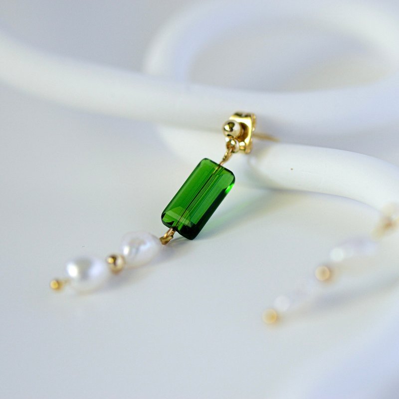 green color crystal natural water pearl earrings friend gift - ต่างหู - วัสดุอื่นๆ สีเขียว