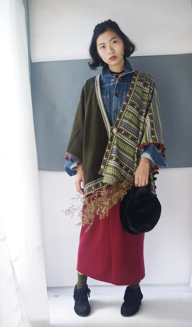 4.5studio-by Fu- Ethnic green color corduroy jacquard shawl balls can be used as a scarf - Other - Cotton & Hemp Green
