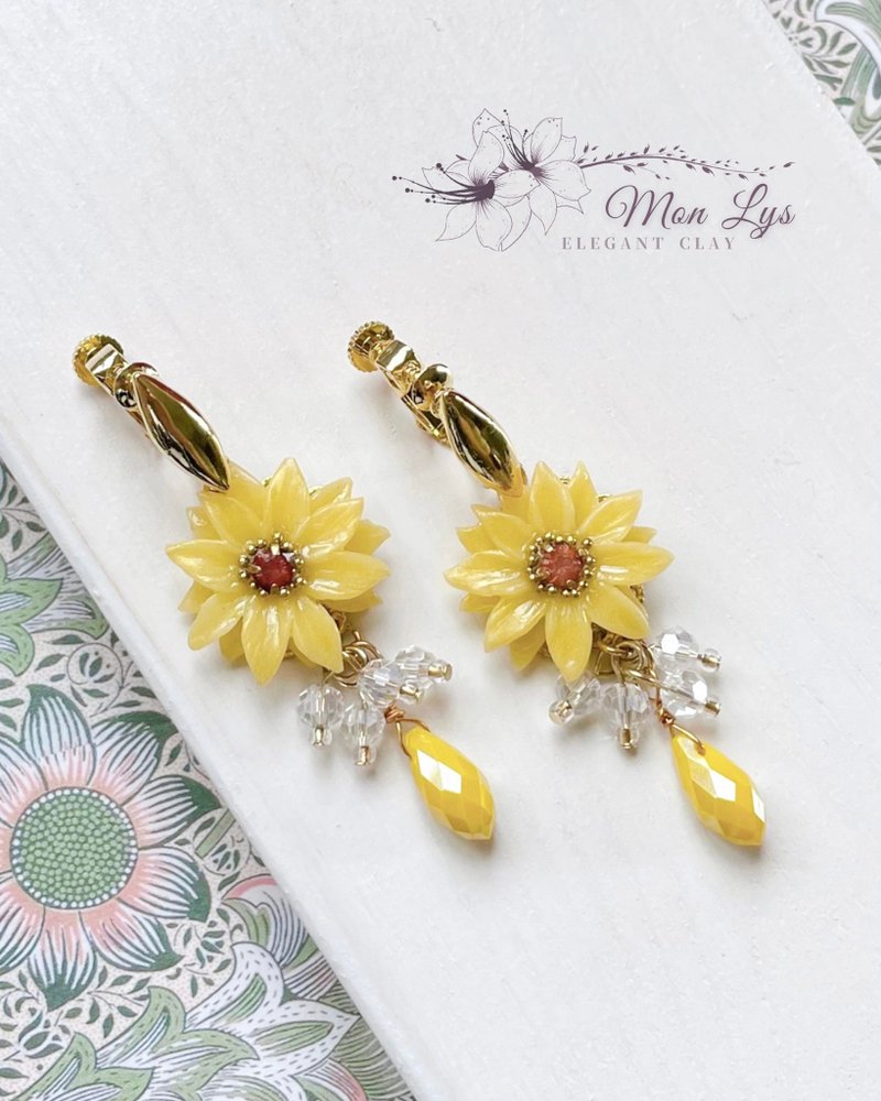 Surgical Stainless Steel　Piercing　Earring　Sunflower　Sunflower earrings sparkling - Earrings & Clip-ons - Clay Yellow