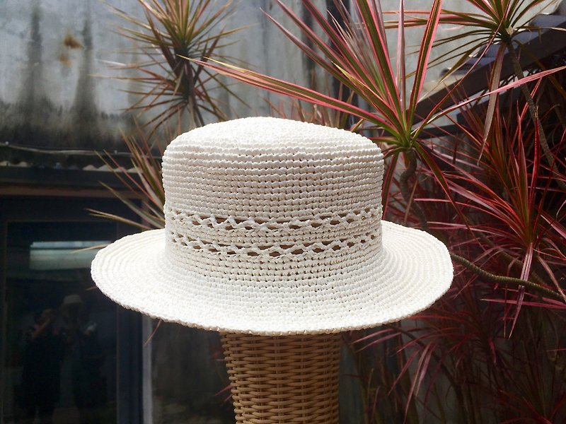 Chokdee-muakdeedee!|hollowing straw hat white grass picnic picnic shade helper - หมวก - ผ้าฝ้าย/ผ้าลินิน ขาว
