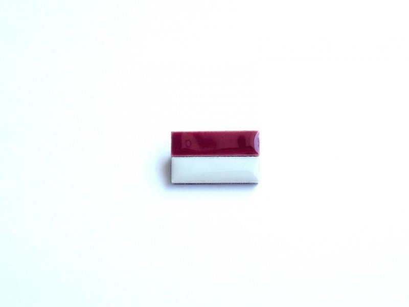 Indonesian flag brooch - Brooches - Pottery 