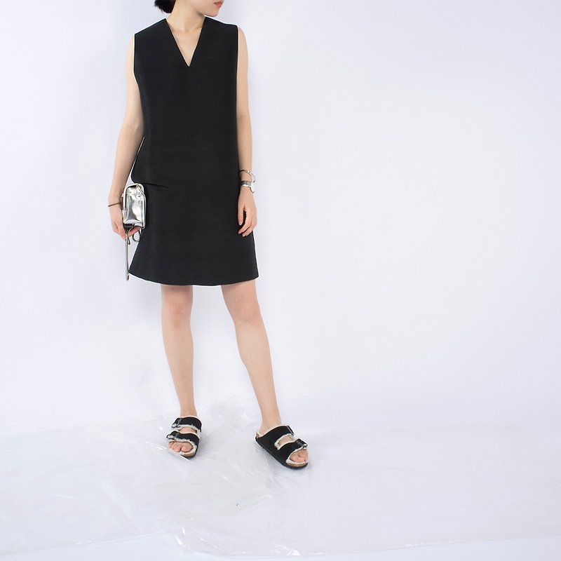 ガオフルーツ/ GAOGUOオリジナルのデザイナーブランドの女性の古典的な黒のシルクタイシルクノースリーブVネックドレス - ワンピース - シルク・絹 ブラック