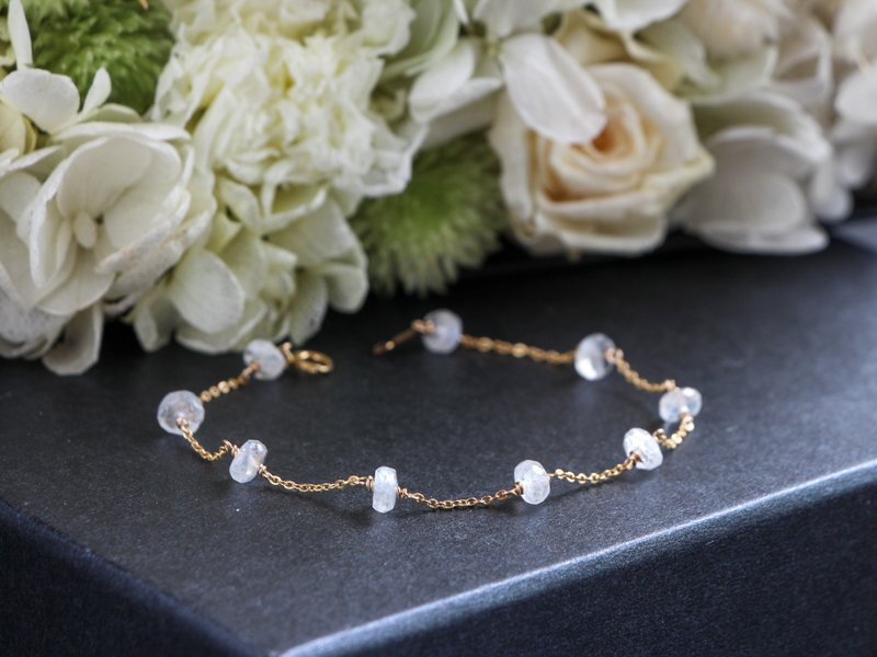 14kgf- rainbowmoon stone bracelet - 手鍊/手環 - 寶石 白色